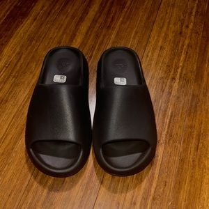 Adidas Yeezy slides